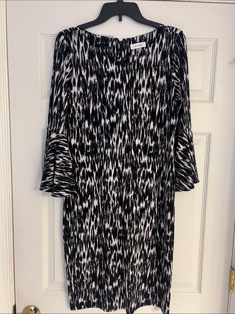 Calvin Klein Black & White Abstract Bell-Sleeve Midi Dress